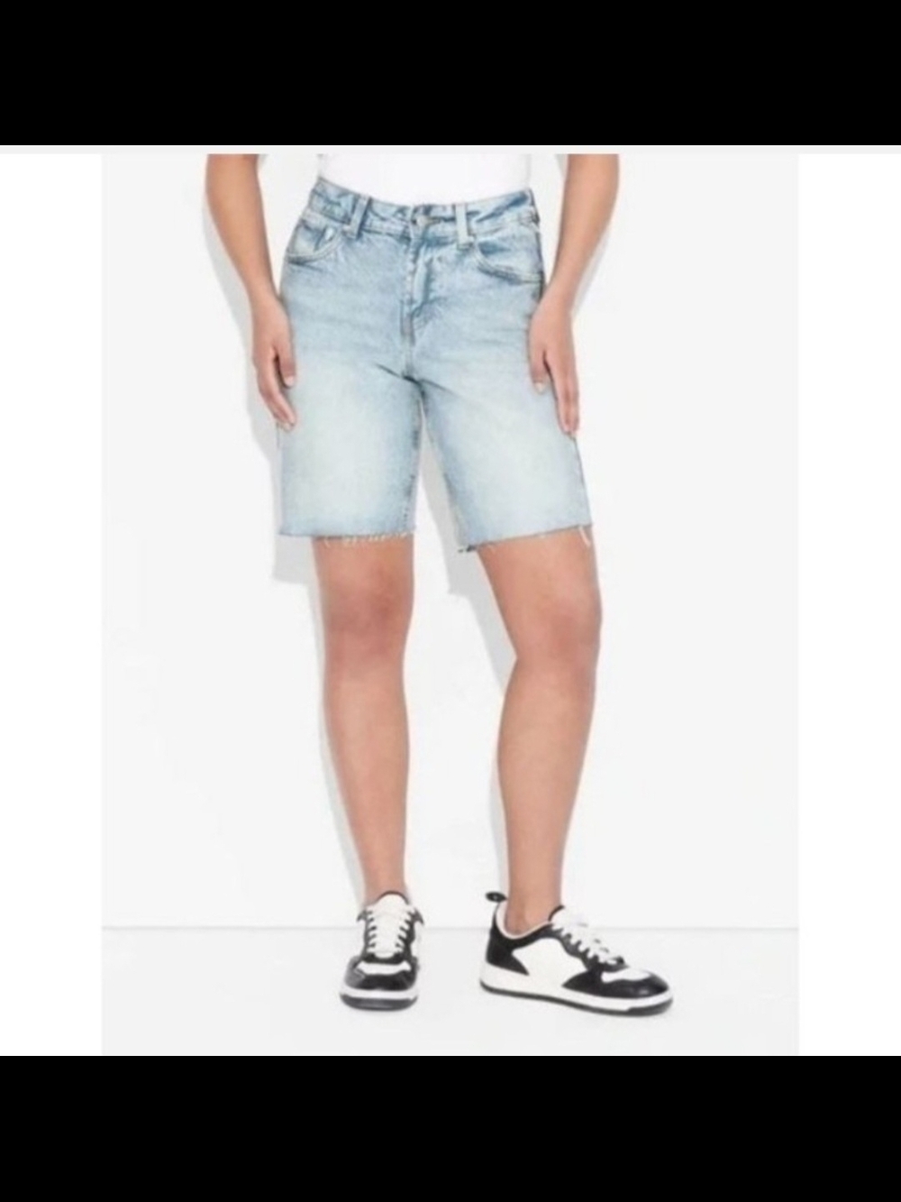Wild Fable Women's Mid-Rise Easy Rigid Cut-off Jean Shorts Light Wash Sz. 17